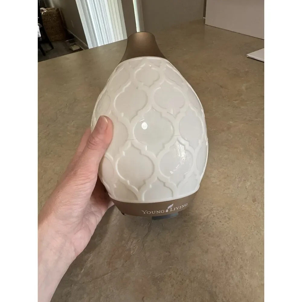 Young Living Desert Mist Easential Oil Diffuser Aromatherapy Changes Colors EUC